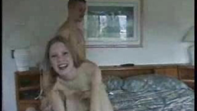 Plantureuse brune britannique, Sophie Dee se fait défoncer la porno sex video gratuite chatte avec un gode!