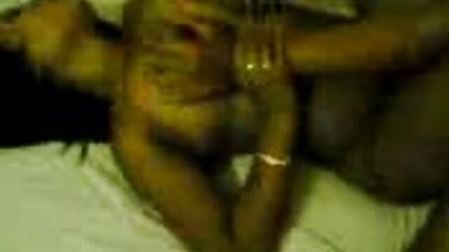 Hot Babe sur le lit video amateur x gratuite fumer 3 (JS)