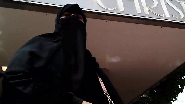 Superbe fille surprise en train de se masturber sur video gay x francais un canapé.